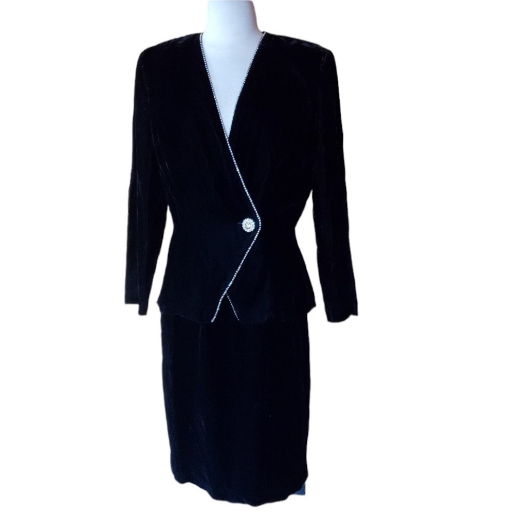 1980s Night Fall Black‎ Velvet & Rhinestone Trim Sk